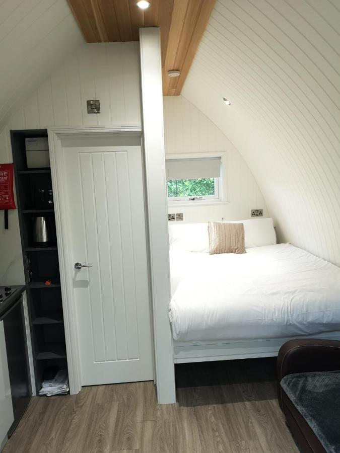 The Pod-hot Tub-woodland Lodges-st Clears-carmarthen Chalé *