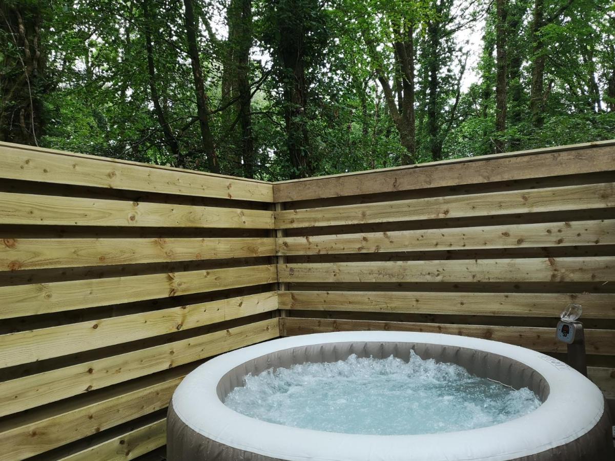 The Pod-hot Tub-woodland Lodges-st Clears-carmarthen Chalé